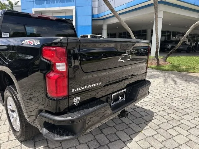 2025 Chevrolet Silverado 1500 RST photo 12