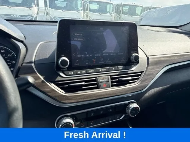 2025 Nissan Altima SV photo 7