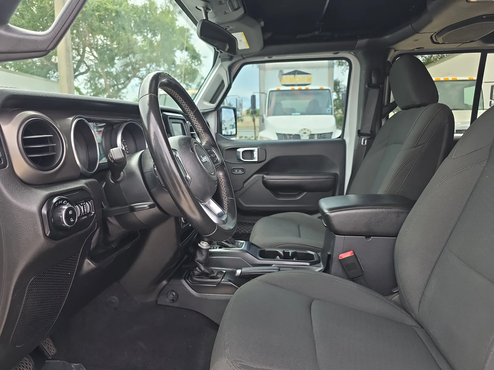 2020 Jeep Gladiator Sport S photo 25