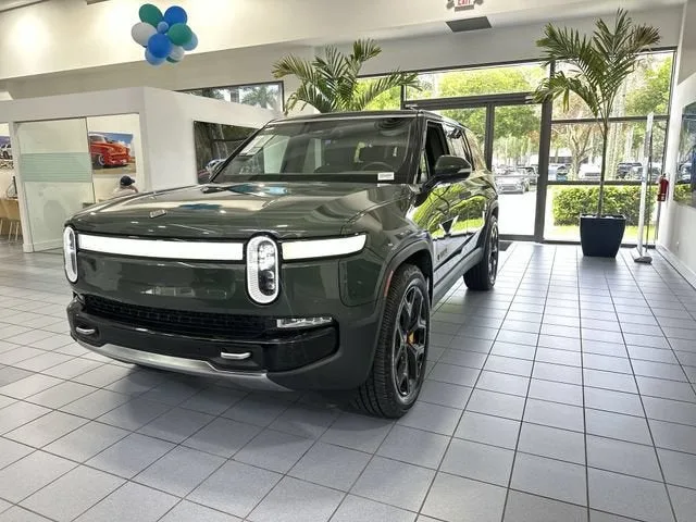 2023 RIVIAN R1S Adventure photo 19
