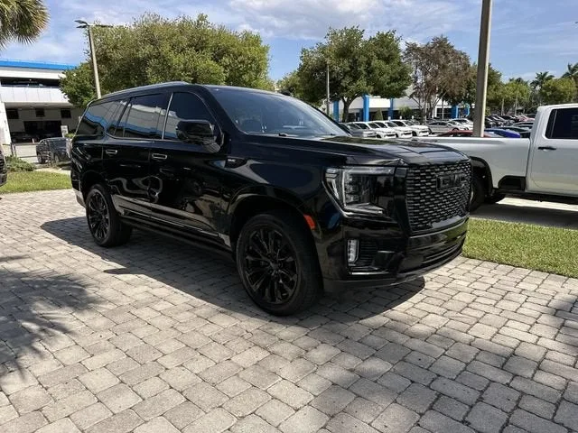 2021 GMC Yukon Denali photo 16
