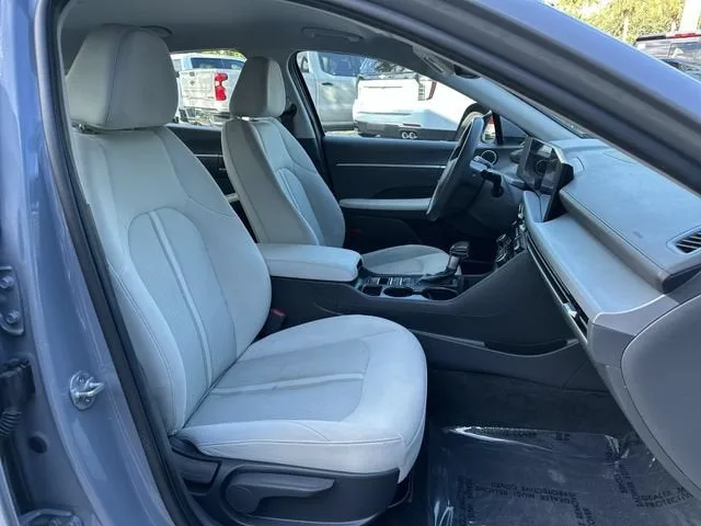 2025 Hyundai Sonata SE photo 29