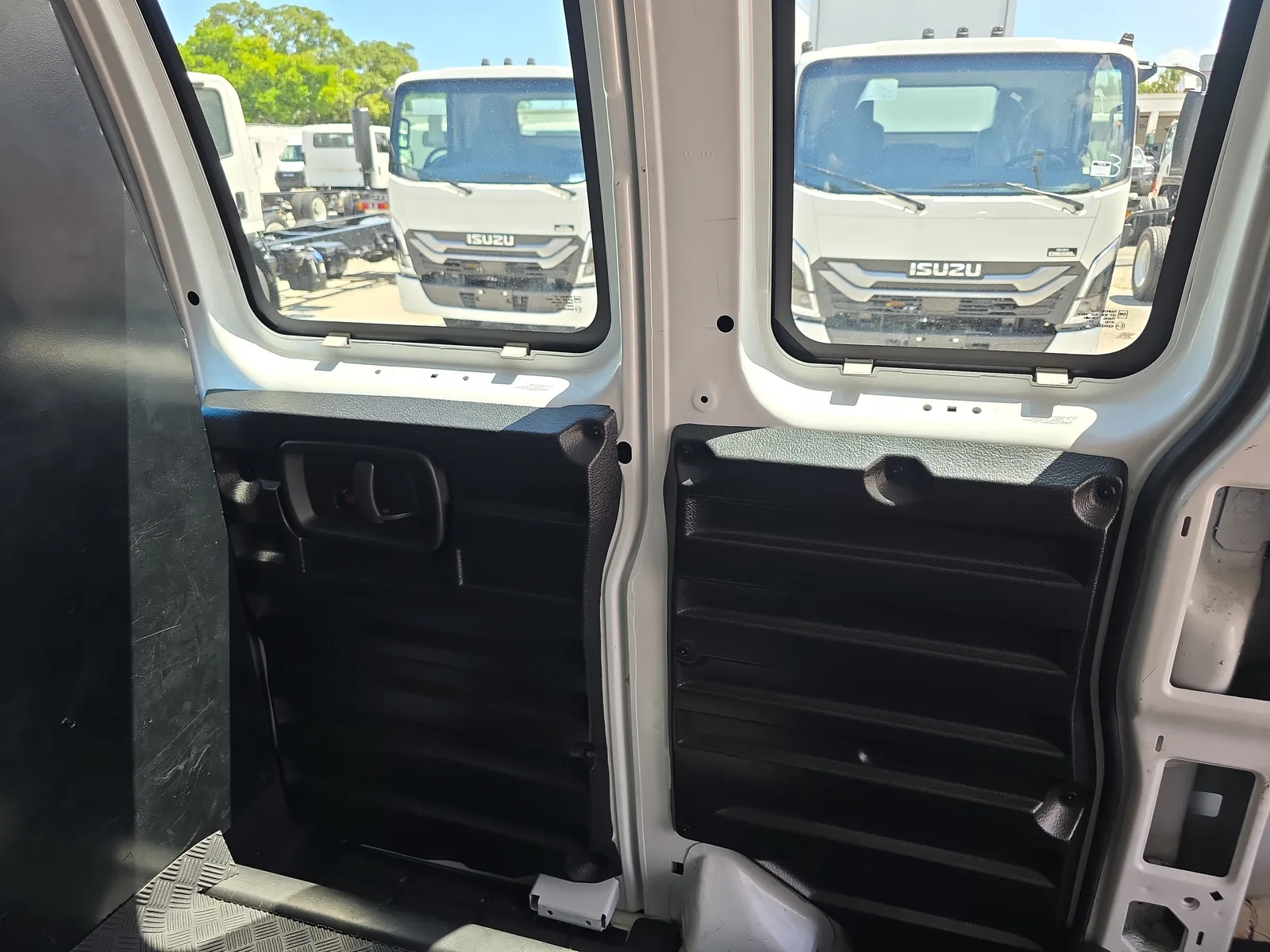 2024 GMC Savana Cargo 2500 Work Van photo 14