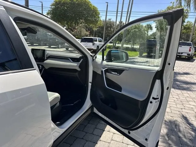 2021 Toyota RAV4 Limited photo 23