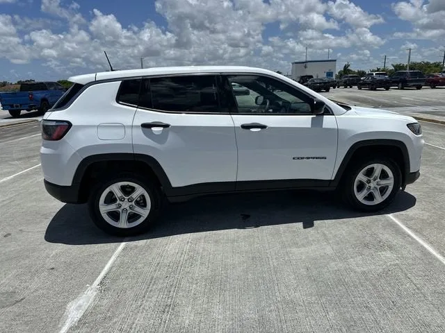 2023 Jeep Compass Sport photo 14