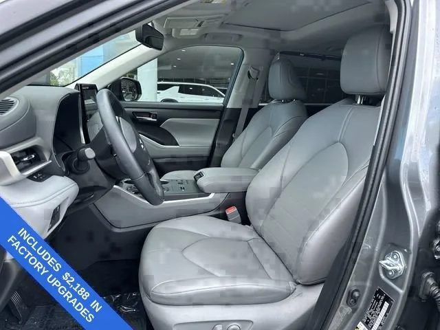 2025 Toyota Highlander LE photo 30