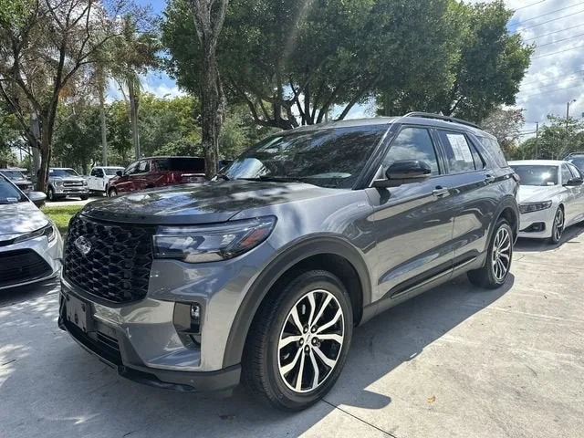 2025 Ford Explorer ST-Line photo 27