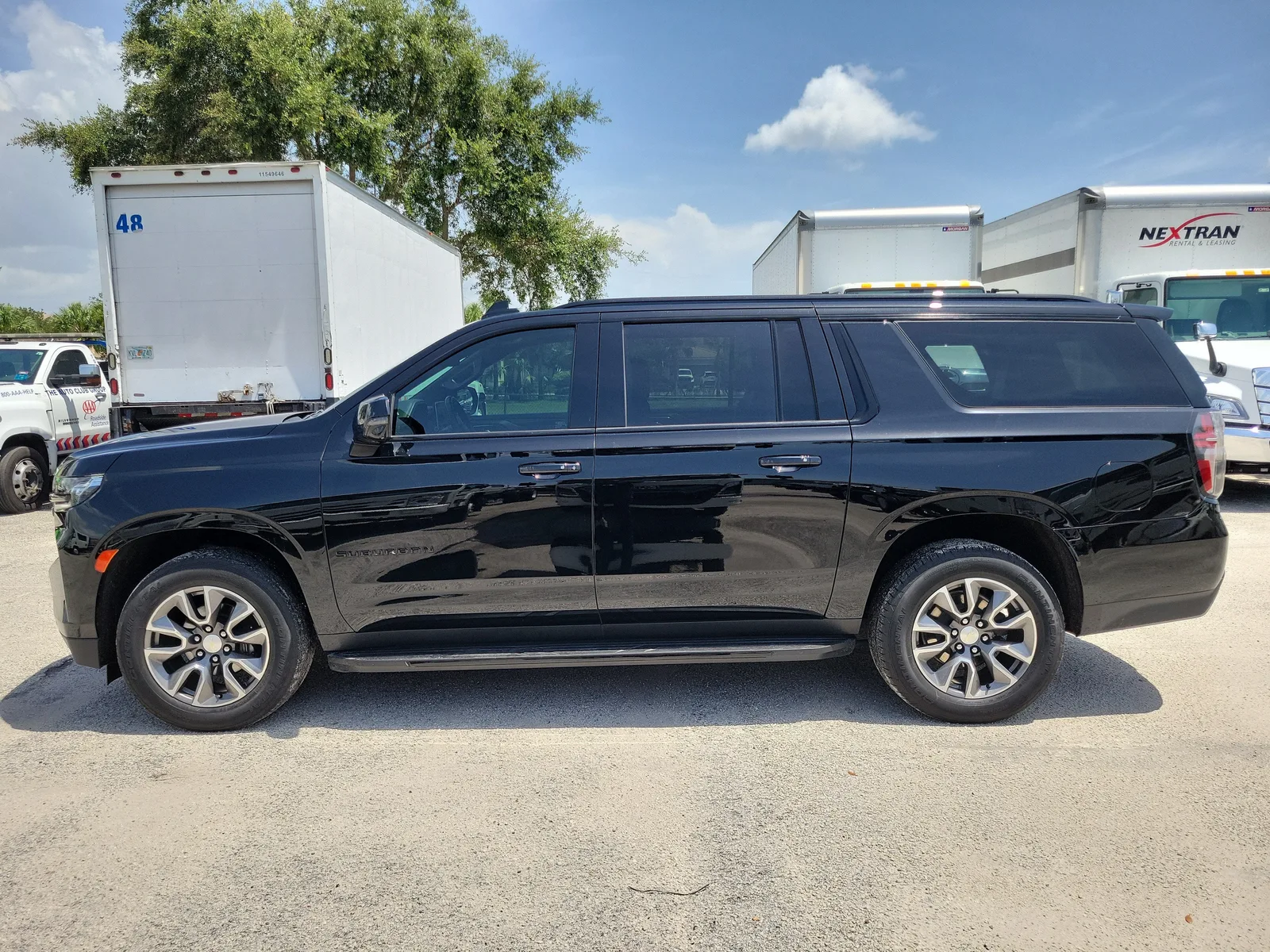 2023 Chevrolet Suburban RST photo 6