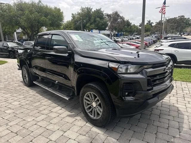 2024 Chevrolet Colorado LT photo 14