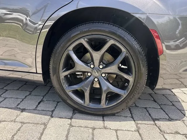 2023 Chrysler 300 300S photo 11