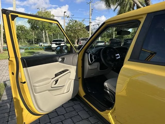 2020 Kia Soul LX photo 22