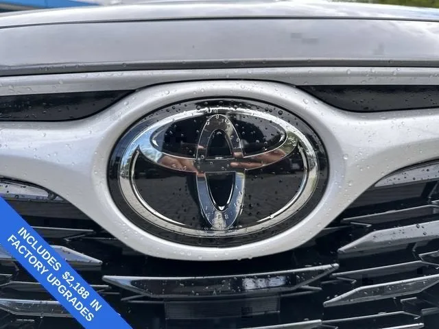 2025 Toyota Highlander LE photo 10