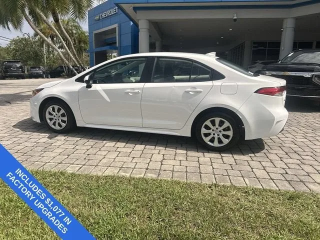 2024 Toyota Corolla LE photo 32