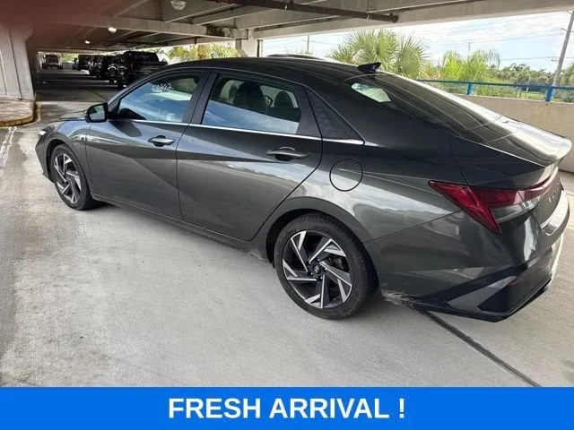 2024 Hyundai Elantra Limited photo 18