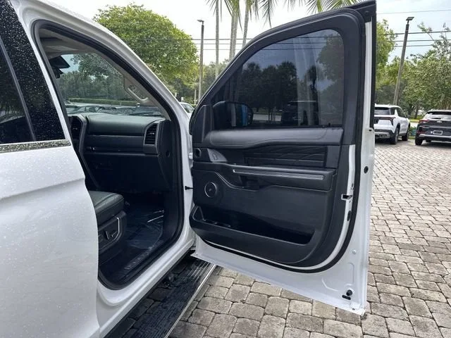 2020 Ford Expedition Platinum photo 23