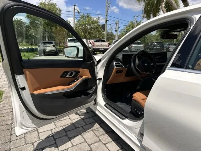 2025 BMW 3 Series 330i photo 22