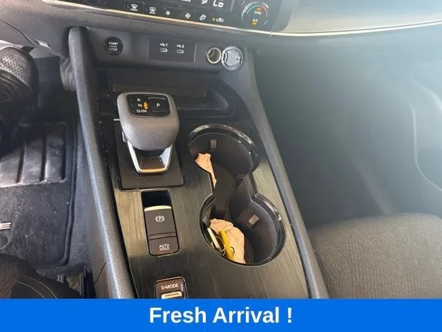 2024 Nissan Rogue SV photo 6