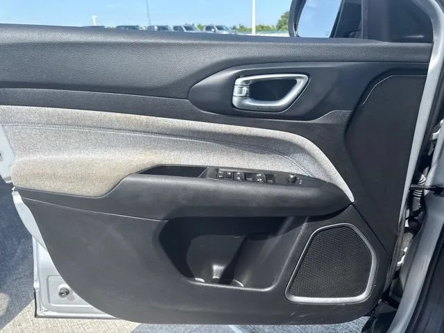 2024 Jeep Compass Latitude photo 12