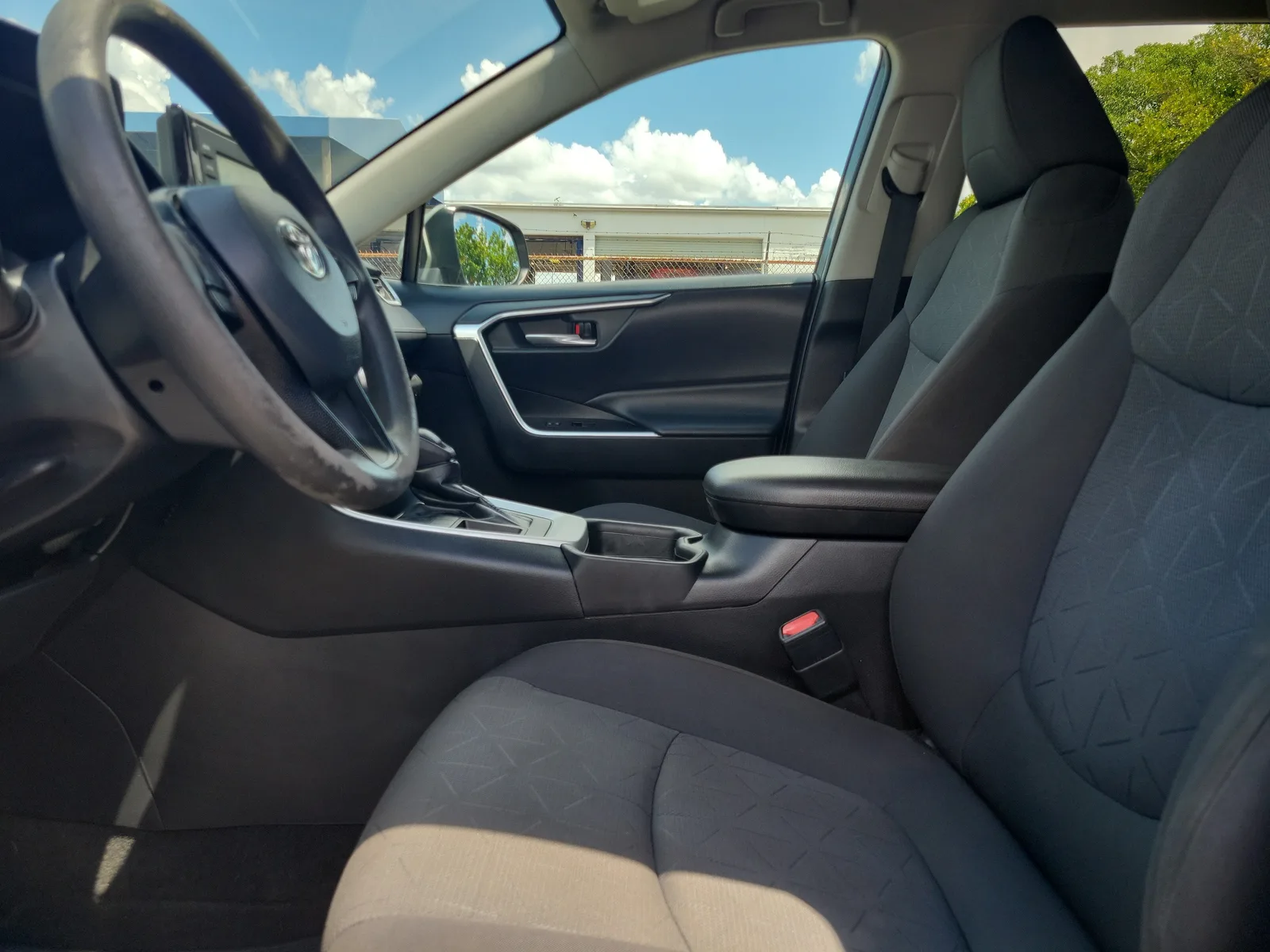 2021 Toyota RAV4 XLE photo 21