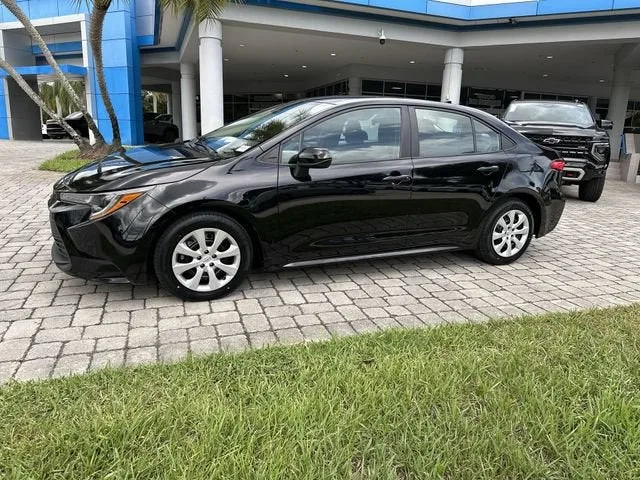 2024 Toyota Corolla LE photo 31