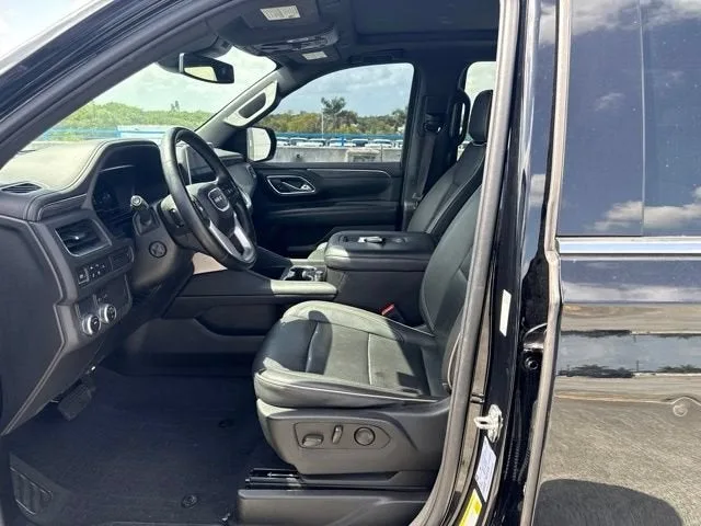 2023 GMC Yukon XL SLT photo 2