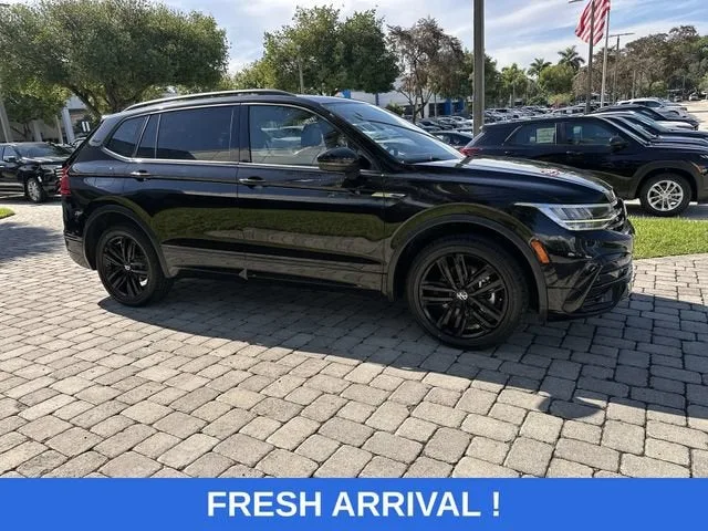 2022 Volkswagen Tiguan SE R-Line Black photo 15