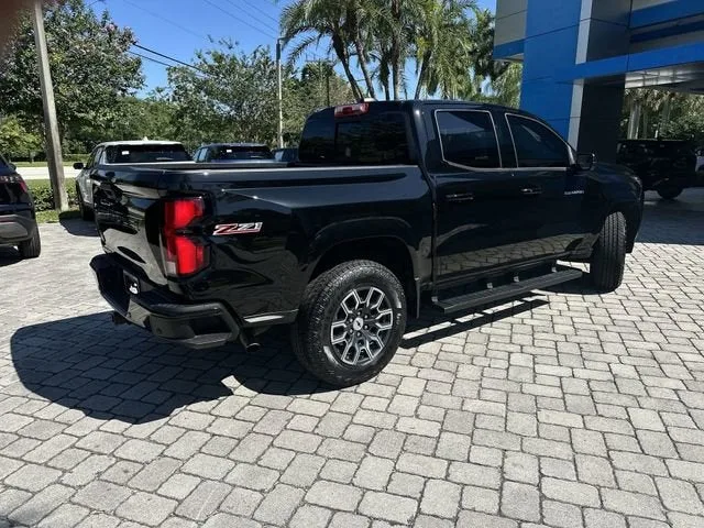 2024 Chevrolet Colorado Z71 photo 17