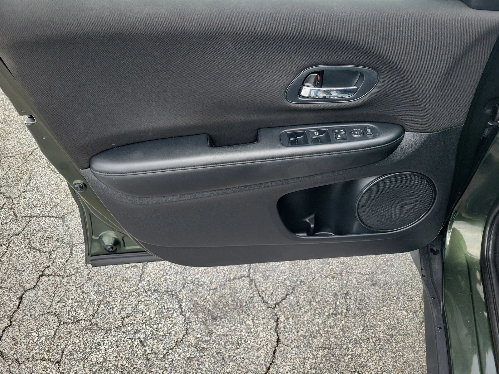 2017 Honda HR-V LX photo 22
