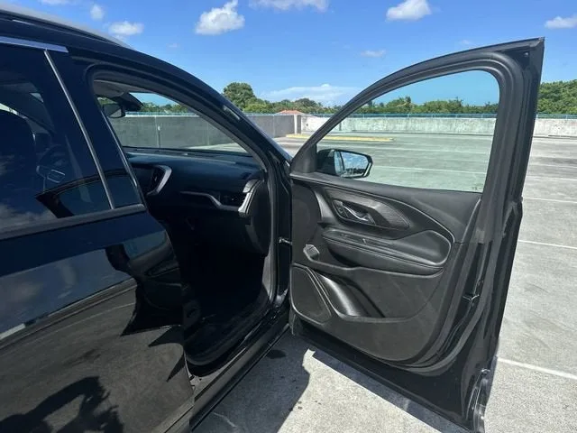 2024 GMC Terrain SLT photo 23