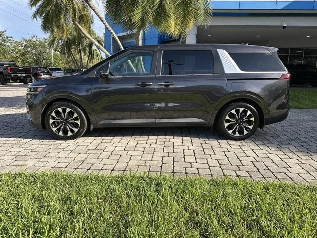 2023 Kia Carnival EX photo 32