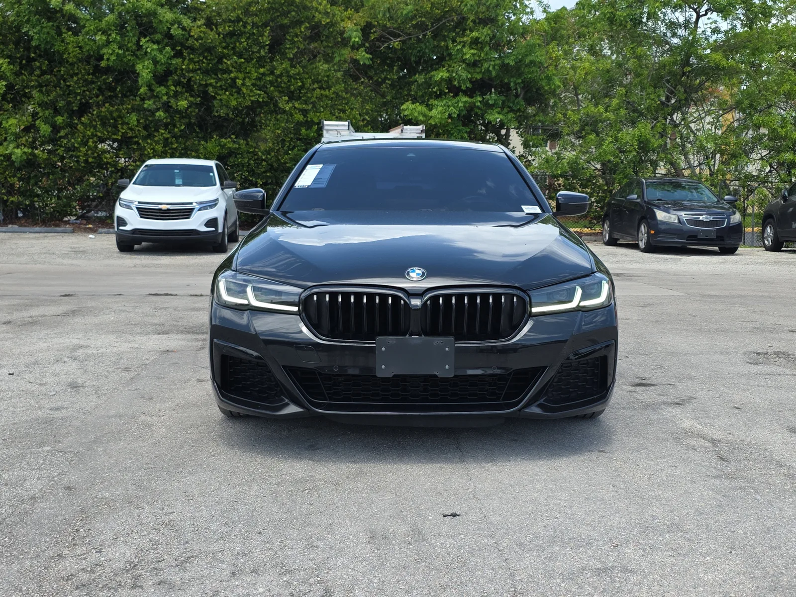 2023 BMW 5 Series 530i photo 2