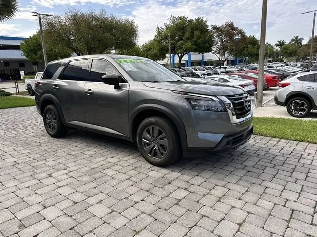 2024 Nissan Pathfinder S photo 15