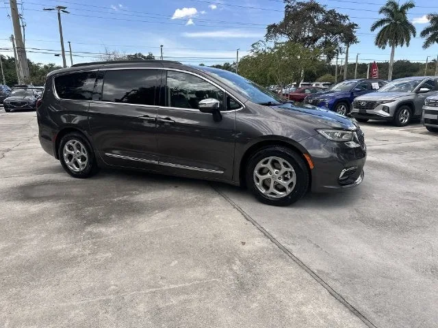 2023 Chrysler Pacifica Limited photo 15