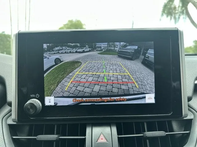 2023 Toyota RAV4 Hybrid XLE photo 24