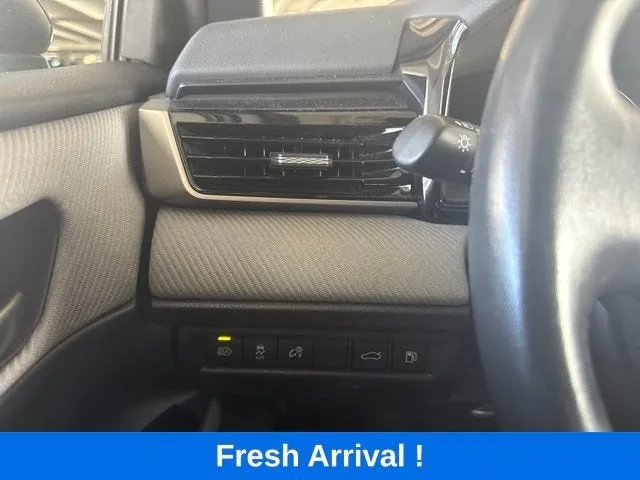 2025 Toyota Camry LE photo 9
