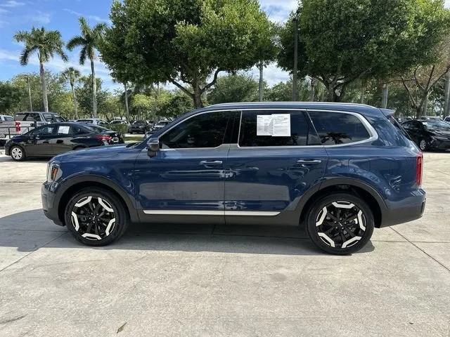 2023 Kia Telluride S photo 15