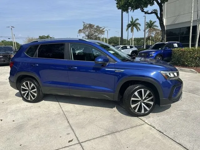 2024 Volkswagen Taos SE photo 16