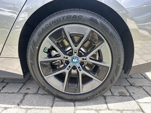 2023 BMW i4 eDrive35 photo 11