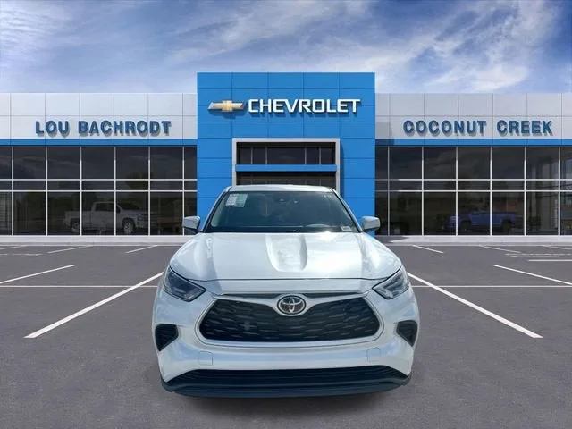 2023 Toyota Highlander L photo 3