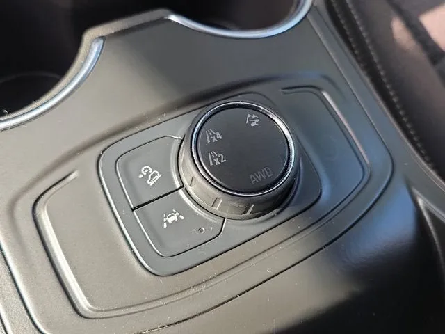 2024 GMC Terrain SLE photo 32