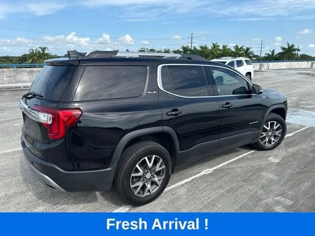 2023 GMC Acadia SLE photo 15