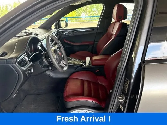 2018 Porsche Macan Turbo photo 2
