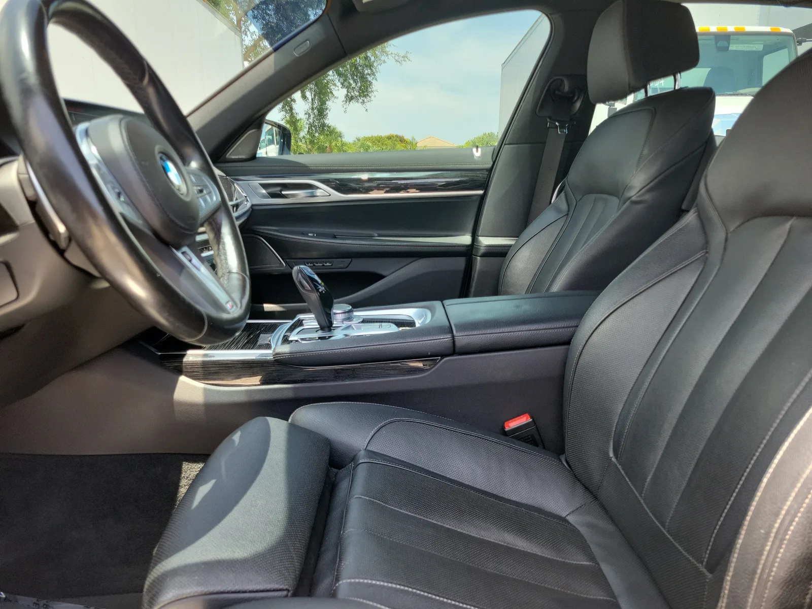 2022 BMW 7 Series 740i photo 21