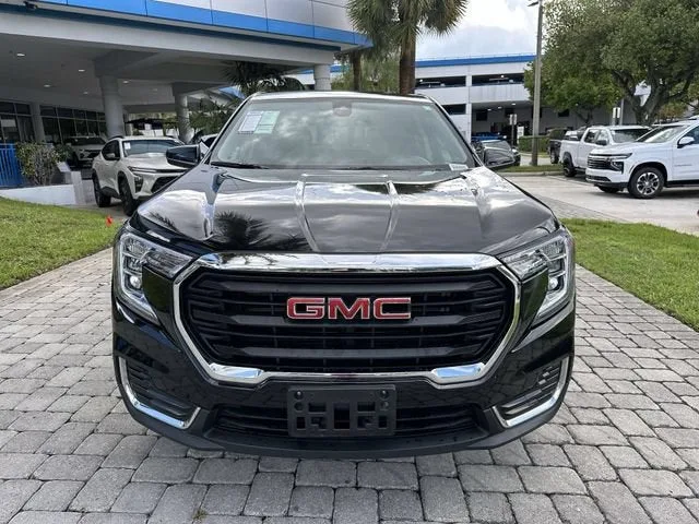 2024 GMC Terrain SLE photo 18