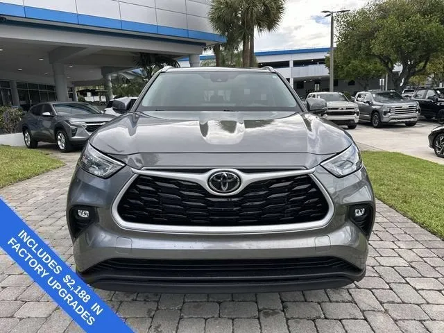 2025 Toyota Highlander LE photo 18