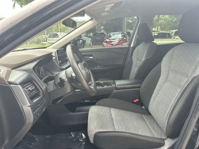 2023 Nissan Rogue SV photo 23