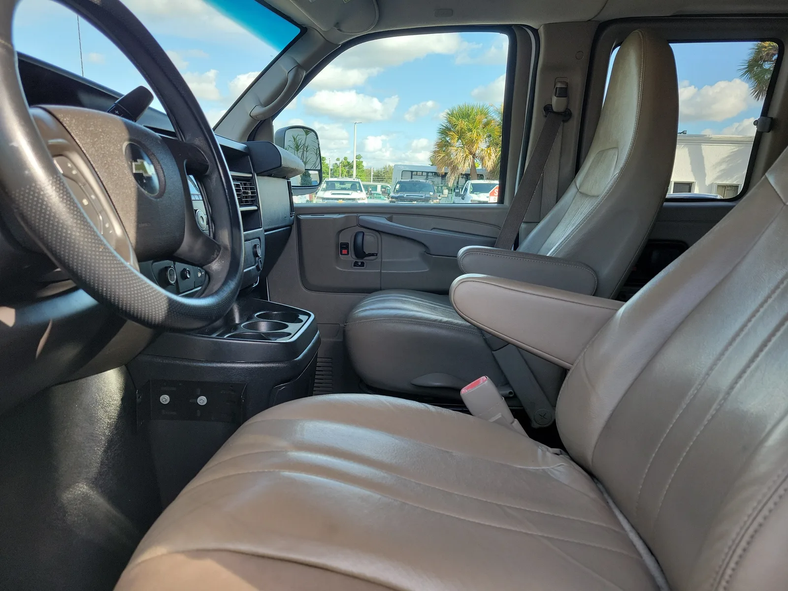 2014 Chevrolet Express Passenger 2500 LS photo 19