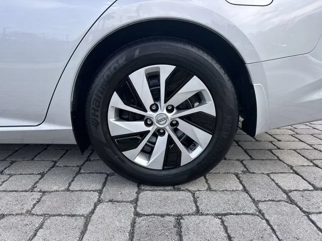 2025 Nissan Altima S photo 11