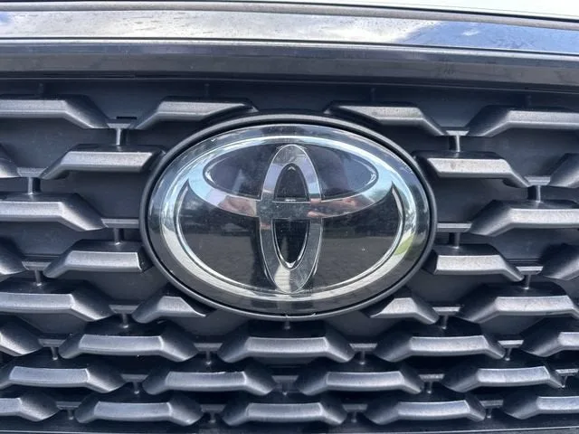 2023 Toyota Corolla Cross LE photo 10