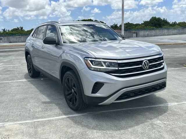 2022 Volkswagen Atlas Cross Sport 2.0T SE w/Technology photo 18